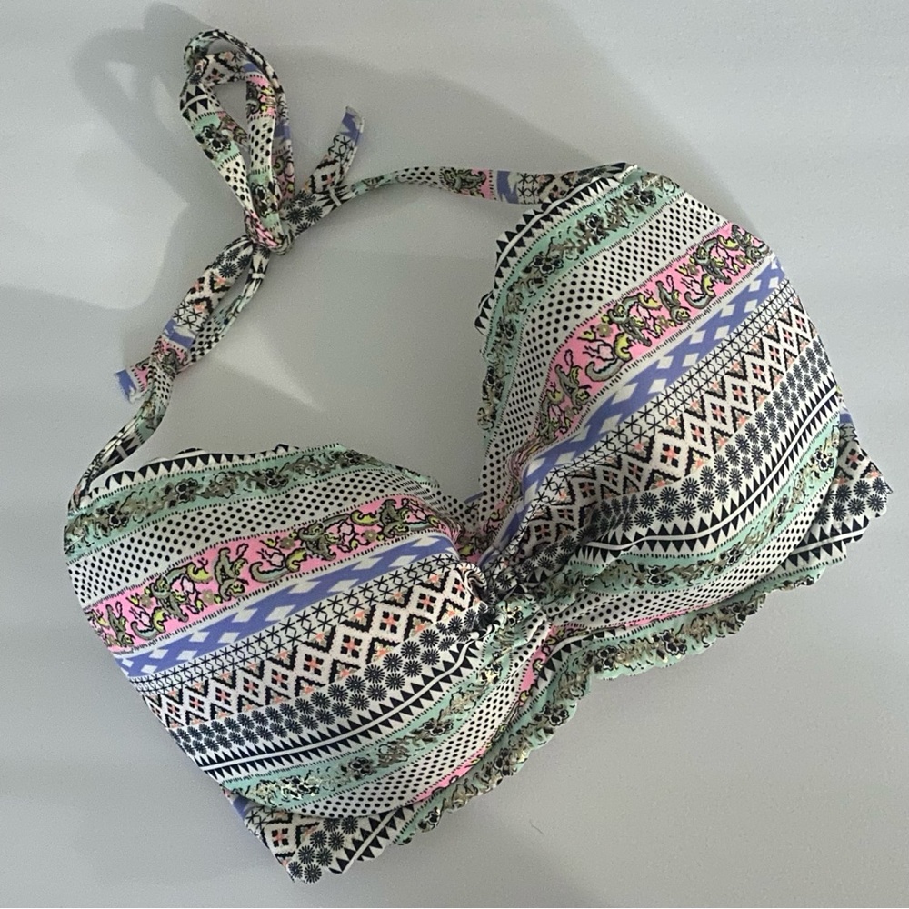 Victoria's Secret 34DDD Scalloped Halter Swim Top